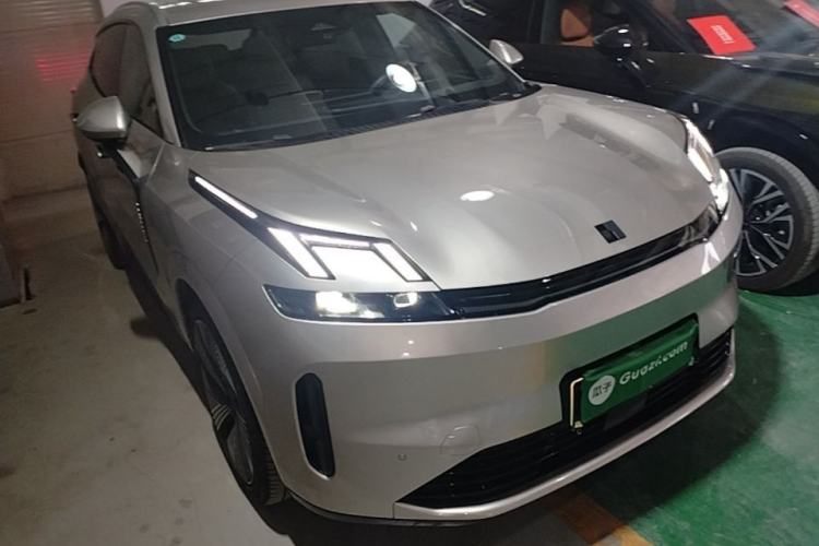 Used Lynk & Co 08 EM-P 2023 120km Long-Range Halo Exterior 1