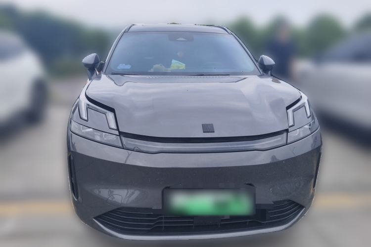 Used Lynk & Co 08 EM-P 2023 120km Long-Range Halo Exterior 1