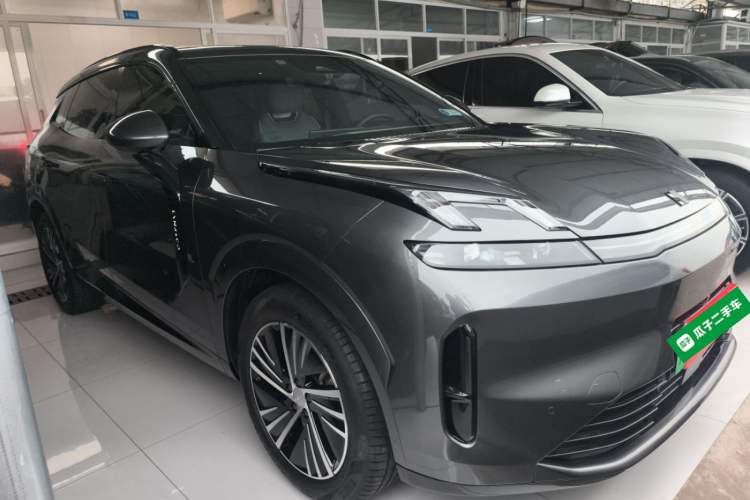 Used Lynk & Co 08 EM-P 2023 120km Long-Range Pro Exterior 1