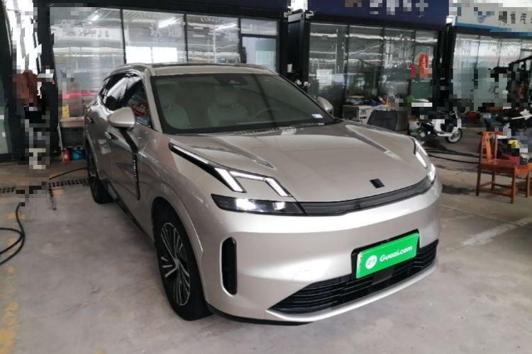 Used Lynk & Co 08 EM-P 2023 120km Long-Range Halo Exterior 1