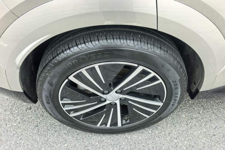 Used Lynk & Co 08 EM-P 2023 120km Long-Range Halo Exterior 10