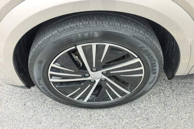 Used Lynk & Co 08 EM-P 2023 120km Long-Range Halo Exterior 11