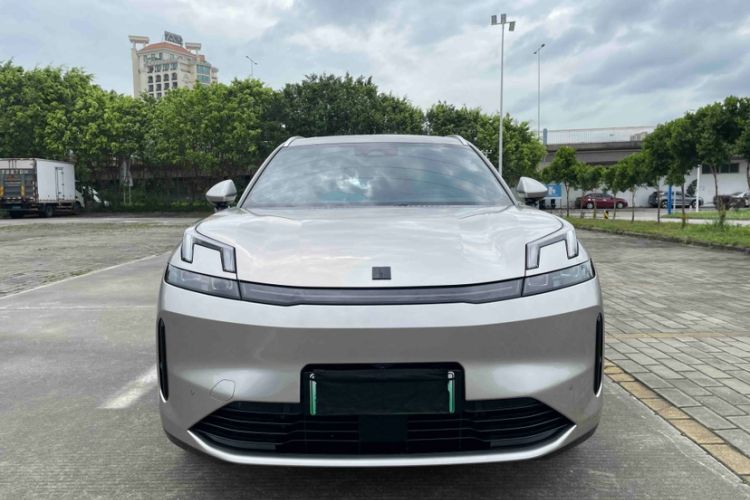 Used Lynk & Co 08 EM-P 2023 120km Long-Range Halo Exterior 2