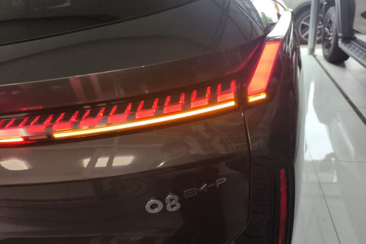 Used Lynk & Co 08 EM-P 2023 120km Long-Range Pro Exterior 2