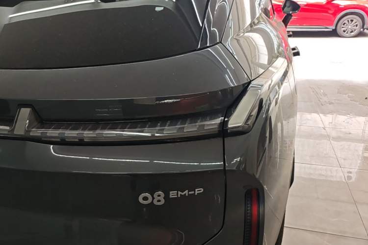 Used Lynk & Co 08 EM-P 2023 220km All-Wheel-Drive Performance Halo Exterior 3