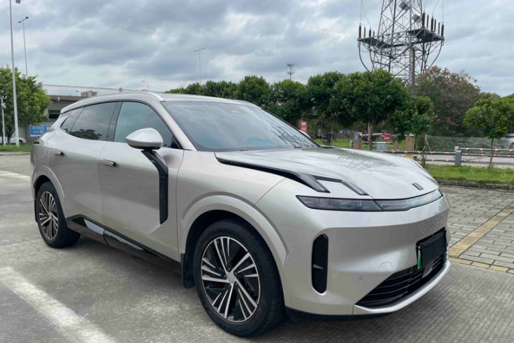 Used Lynk & Co 08 EM-P 2023 120km Long-Range Halo Exterior 3