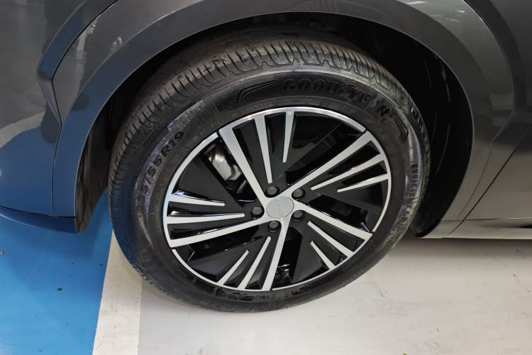 Used Lynk & Co 08 EM-P 2023 120km Long-Range Pro Exterior 3