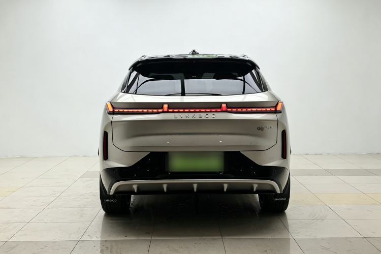 Used Lynk & Co 08 EM-P 2023 220km All-Wheel-Drive Performance Halo Exterior 3