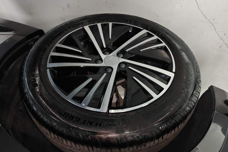 Used Lynk & Co 08 EM-P 2023 120km Long-Range Pro Exterior 4