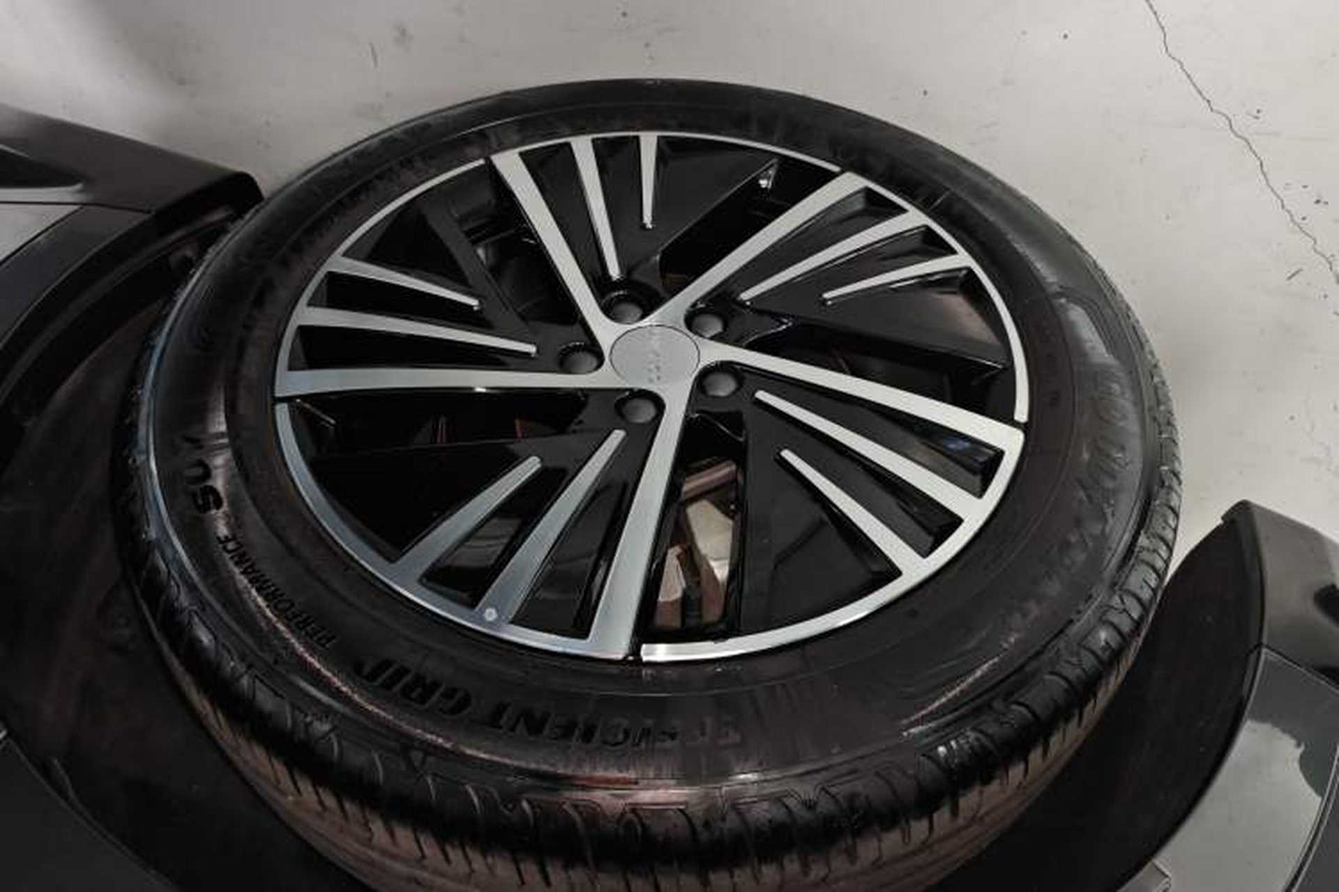 Used Lynk & Co 08 EM-P 2023 120km Long-Range Pro Exterior 4