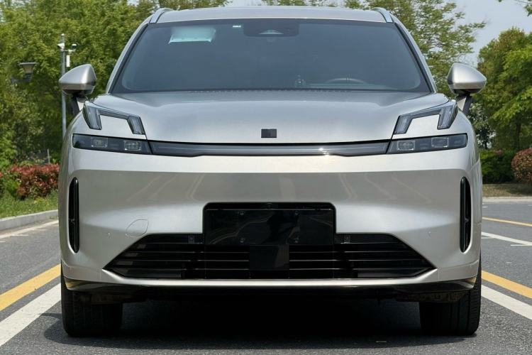 Used Lynk & Co 08 EM-P 2023 120km Long-Range Halo Exterior 4