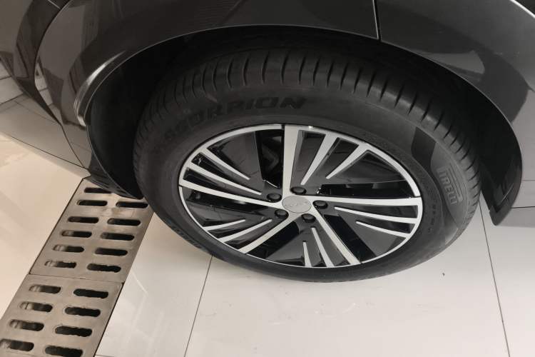 Used Lynk & Co 08 EM-P 2023 120km Long-Range Pro Exterior 4