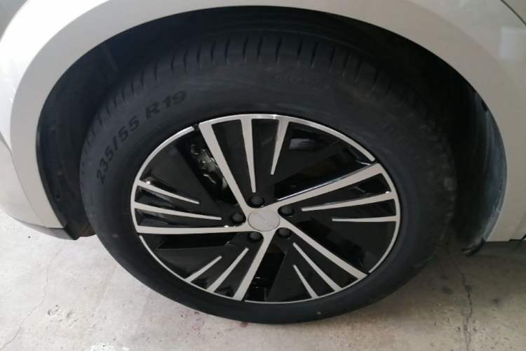 Used Lynk & Co 08 EM-P 2023 120km Long-Range Halo Exterior 4
