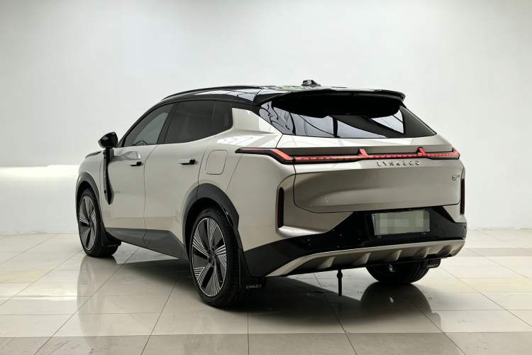 Used Lynk & Co 08 EM-P 2023 220km All-Wheel-Drive Performance Halo Exterior 5