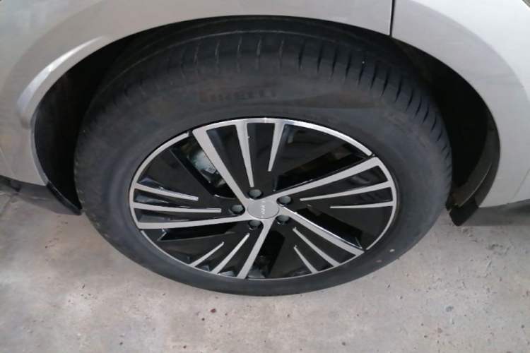 Used Lynk & Co 08 EM-P 2023 120km Long-Range Halo Exterior 5