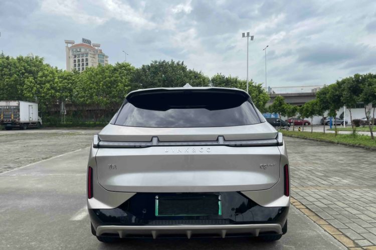 Used Lynk & Co 08 EM-P 2023 120km Long-Range Halo Exterior 6