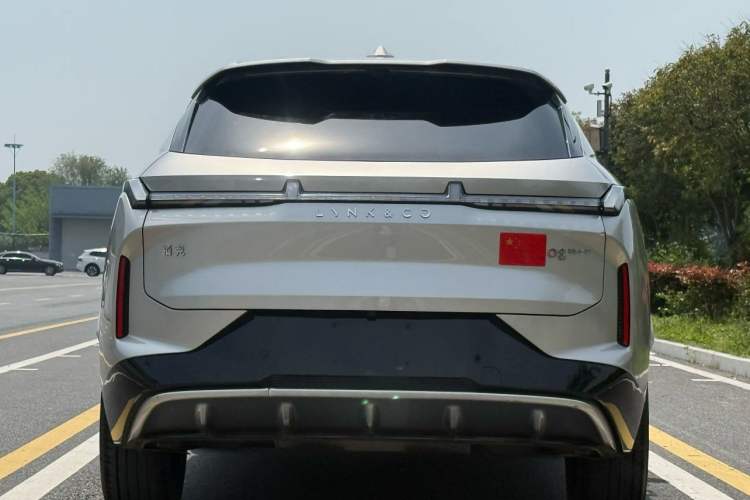 Used Lynk & Co 08 EM-P 2023 120km Long-Range Halo Exterior 6