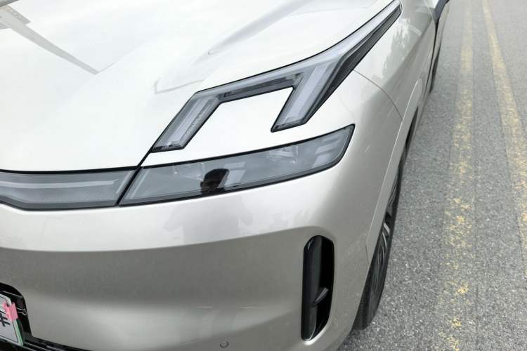 Used Lynk & Co 08 EM-P 2023 120km Long-Range Halo Exterior 7
