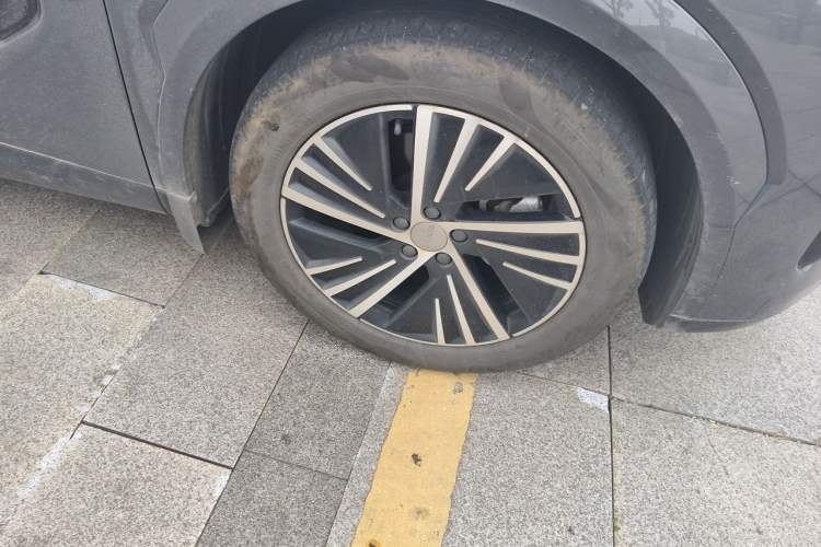 Used Lynk & Co 08 EM-P 2023 120km Long-Range Halo Exterior 7