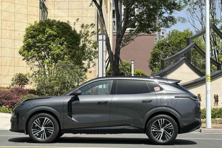 Used Lynk & Co 08 EM-P 2023 120km Long-Range Pro Exterior 7