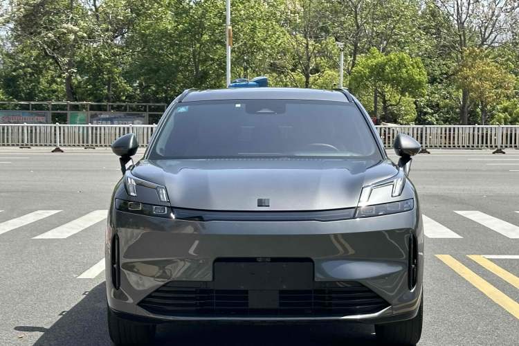 Used Lynk & Co 08 EM-P 2023 120km Long-Range Pro Exterior 8