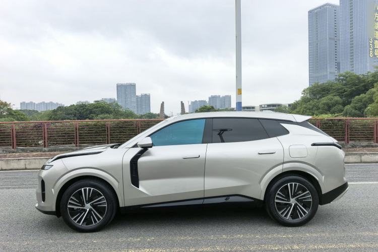Used Lynk & Co 08 EM-P 2023 120km Long-Range Halo Exterior 9