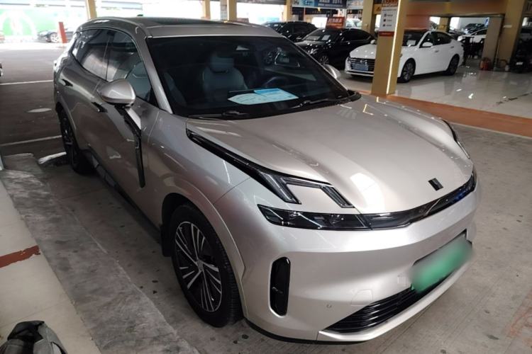 Used Lynk & Co 08 EM-P 2023 120km Long-Range Halo Front Right 45 Deg