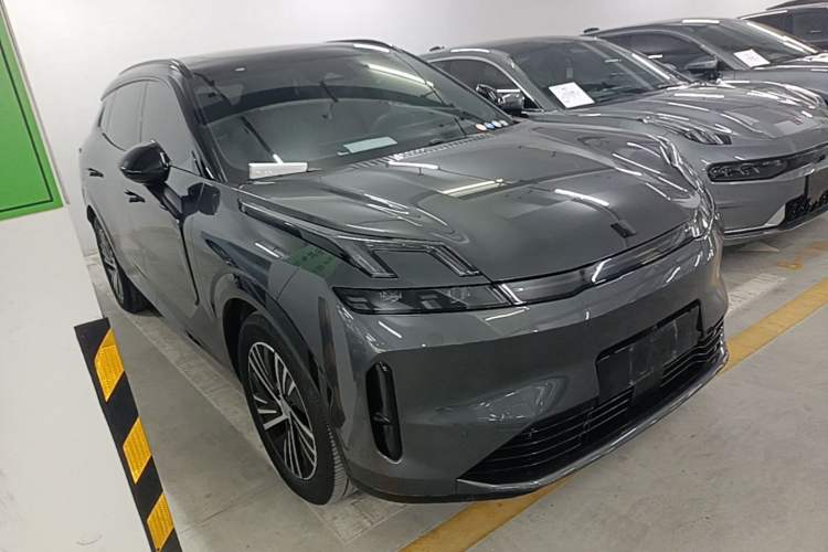 Used Lynk & Co 08 EM-P 2023 120km Long-Range Halo Front Right 45 Deg