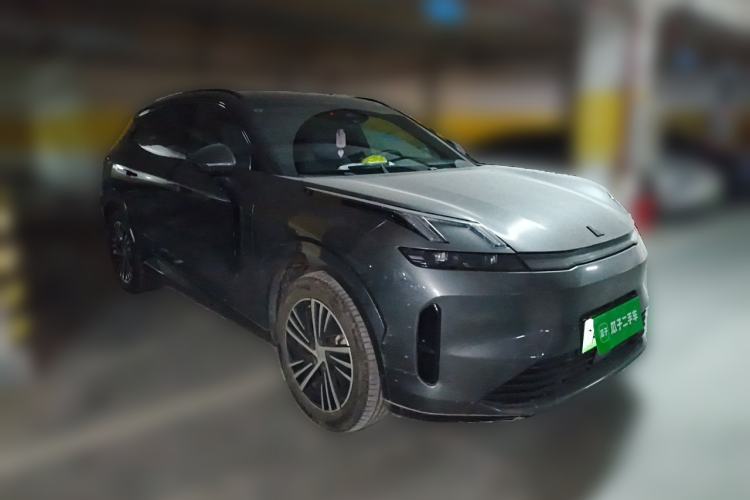 Used Lynk & Co 08 EM-P 2023 120km Long-Range Pro Front Right 45 Deg