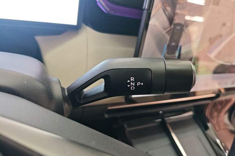 Used Lynk & Co 08 EM-P 2023 220km All-Wheel-Drive Performance Halo Gear Lever