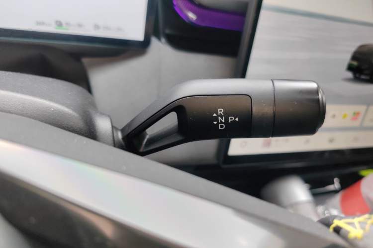 Used Lynk & Co 08 EM-P 2023 120km Long-Range Halo Gear Lever