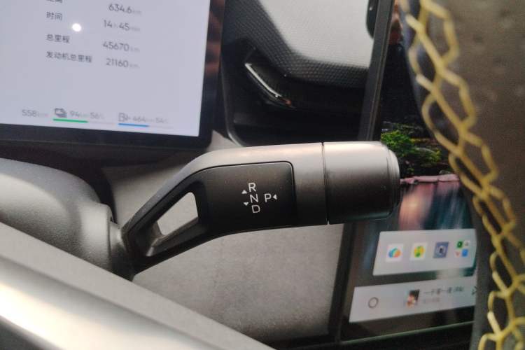 Used Lynk & Co 08 EM-P 2023 220km All-Wheel-Drive Performance Halo Gear Lever