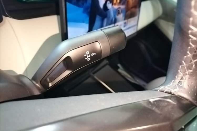 Used Lynk & Co 08 EM-P 2023 245km Ultra-Long Range Halo Gear Lever