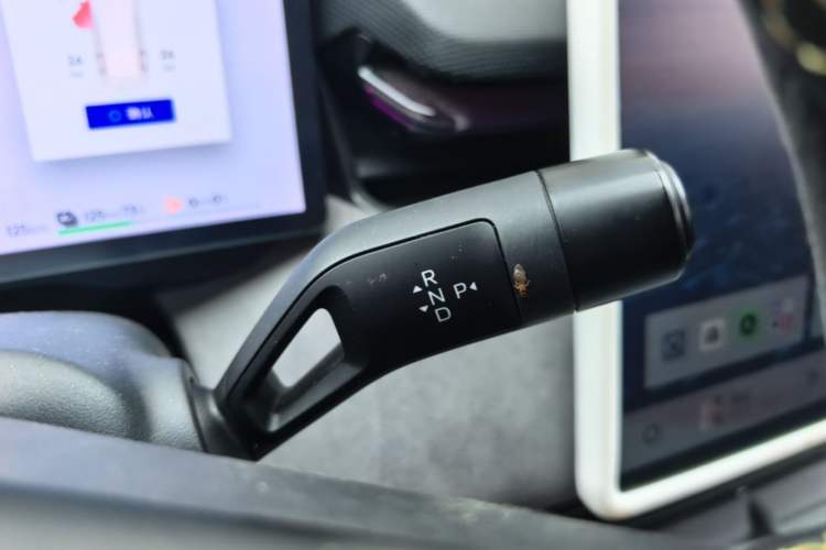 Used Lynk & Co 08 EM-P 2023 220km All-Wheel-Drive Performance Halo Gear Lever