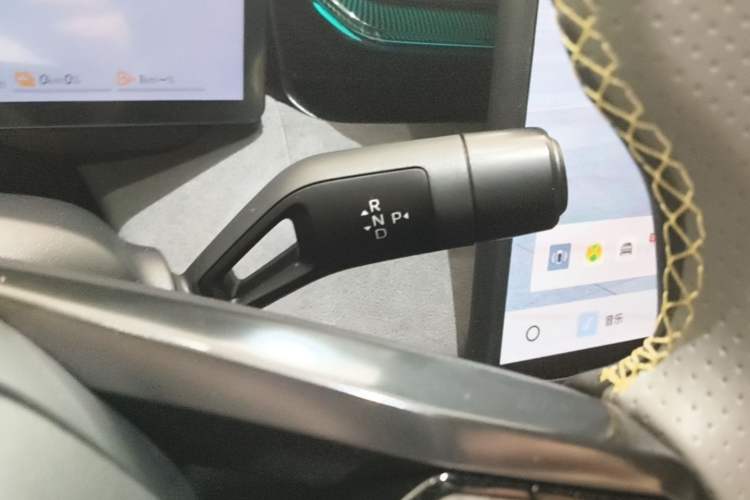 Used Lynk & Co 08 EM-P 2023 220km All-Wheel-Drive Performance Halo Gear Lever