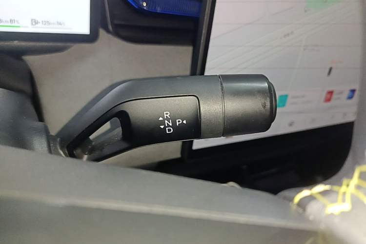 Used Lynk & Co 08 EM-P 2023 120km Long-Range Halo Gear Lever