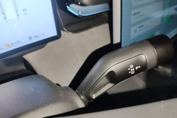 Used Lynk & Co 08 EM-P 2023 220km All-Wheel-Drive Performance Halo Gear Lever