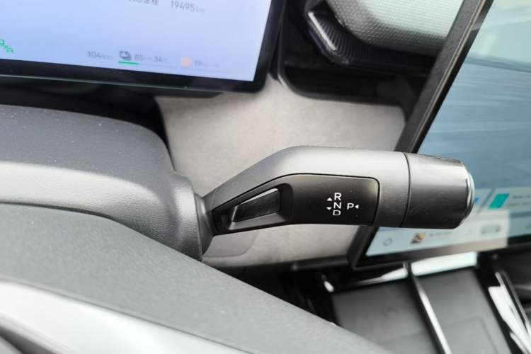 Used Lynk & Co 08 EM-P 2023 120km Long-Range Halo Gear Lever