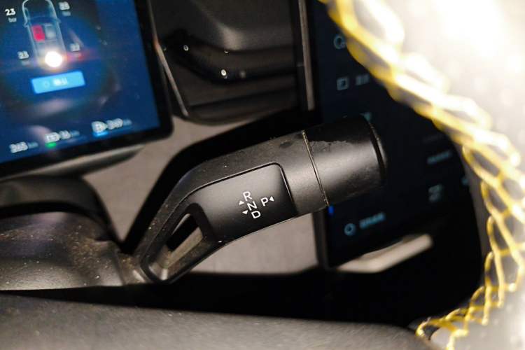 Used Lynk & Co 08 EM-P 2023 120km Long-Range Pro Gear Lever
