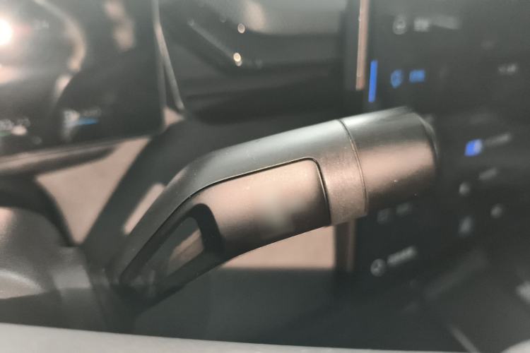 Used Lynk & Co 08 EM-P 2023 120km Long-Range Pro Gear Lever