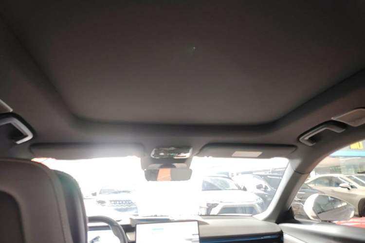 Used Lynk & Co 08 EM-P 2023 120km Long-Range Halo Headliner