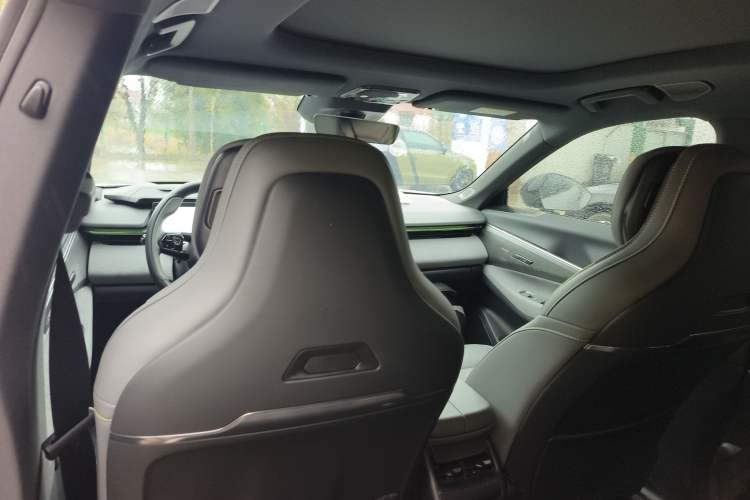 Used Lynk & Co 08 EM-P 2023 120km Long-Range Halo Headliner