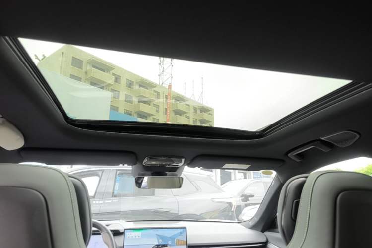 Used Lynk & Co 08 EM-P 2023 120km Long-Range Halo Headliner