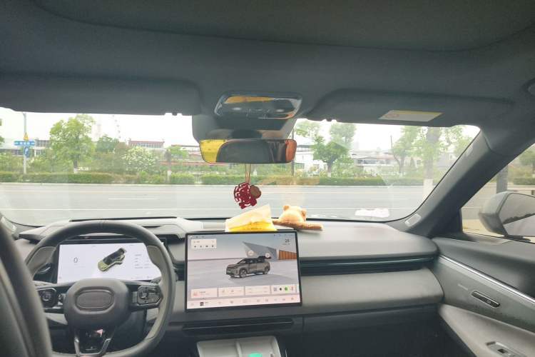 Used Lynk & Co 08 EM-P 2023 120km Long-Range Halo Headliner