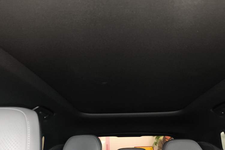 Used Lynk & Co 08 EM-P 2023 120km Long-Range Pro Headliner