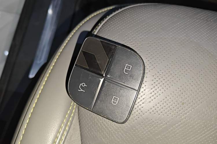 Used Lynk & Co 08 EM-P 2023 120km Long-Range Halo Interior 1
