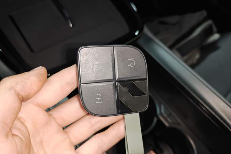 Used Lynk & Co 08 EM-P 2023 120km Long-Range Pro Interior 1
