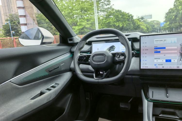 Used Lynk & Co 08 EM-P 2023 120km Long-Range Halo Interior 1