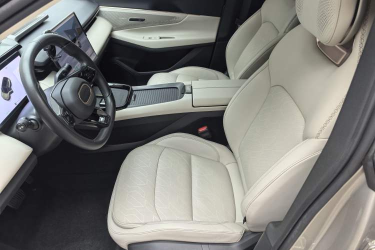 Used Lynk & Co 08 EM-P 2023 220km All-Wheel-Drive Performance Halo Interior 1