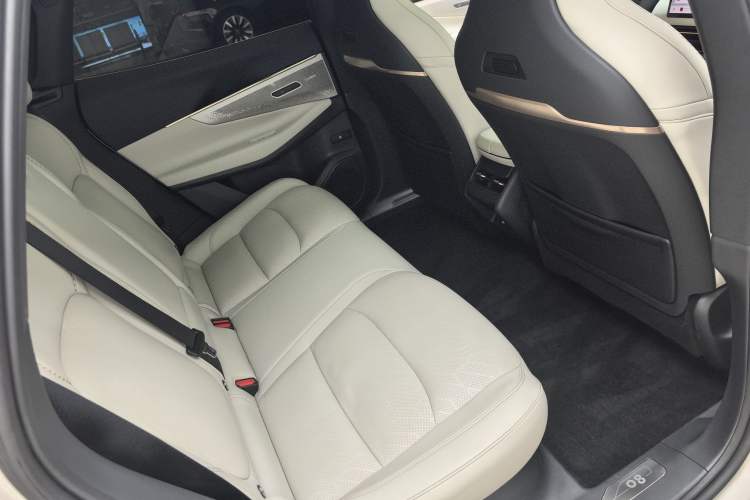 Used Lynk & Co 08 EM-P 2023 220km All-Wheel-Drive Performance Halo Interior 12